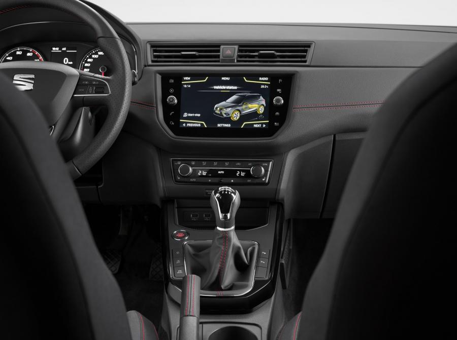 Детали интерьера Seat Arona FR 2017 года  (WW) (фото 2 из 47)